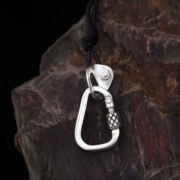 Pendant  “Locking Carabiner and bolt hanger”