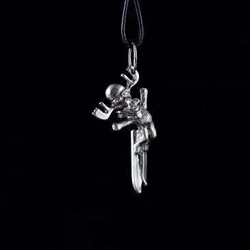 Pendant “Moose mountain skier”