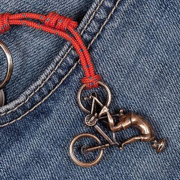 Bronze keychain “Cyclist”