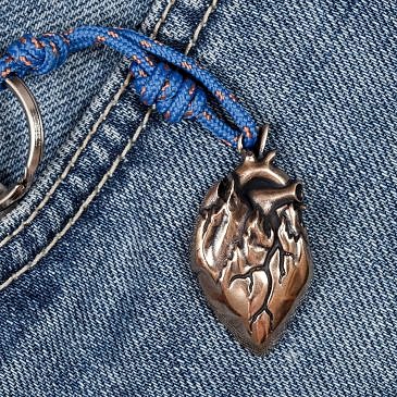 Bronze keychain “I left my heart in the mountains”